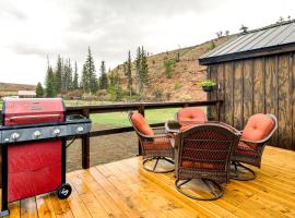 Fishing and Views River Paradise in Dubois!, cottage in Dubois