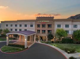 Courtyard by Marriott Santa Clarita Valencia, hotel v destinaci Valencia