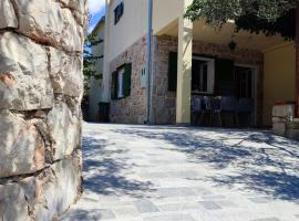 Peacefull getaway island Hvar!, casa de campo em Selca kod Starigrada