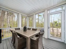 The Tree Frog - 12 Pine Forest