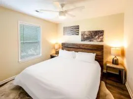 Watermen's Cabana 1C - 3-bedroom, 2-bathroom apartment - Walk to beach and access to REAL Watersports
