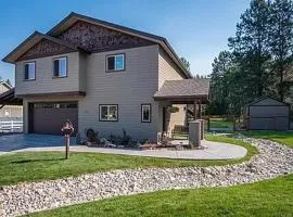 Inlet Waterfront! 30’Dock, GameRoom, fenced yard,dogsOK,kayaks