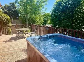 Family Friendly Lodge sleeping 5 with Hot Tub - Devon