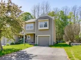 Apt within Townhome Albany Estate with Yard Access