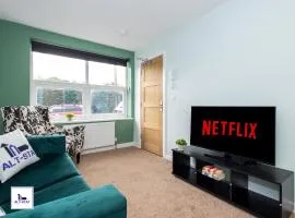 Ledger by Alt-Stay - 4 Bed all En-suite Contractor and Relocation Accommodation with Fast Wi Fi, Parking, Netflix, Full Kitchen, Washer Dryer - Weekly and Monthly Rates