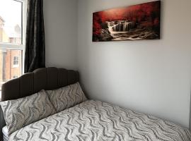 Private ensuite room close to Rotherham city centre 3, hotel v destinaci Rotherham