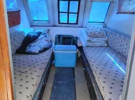 Brodic Ruza sa pontonom i kamp kucicom