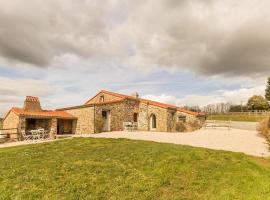 Maison de vignerons avec jardin, Wifi, animaux acceptés - FR-1-306-891, hotel in Le Cellier
