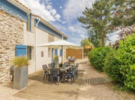 Ancien Bâtiment de Ferme Rénové entre Nantes et Pornic avec Jardin et Activités - FR-1-306-1028, hotel in Port-Saint-Père