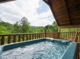 Private Studio Log Cabin! Mountain View, Hot Tub, Fireplace, Honeymoon!