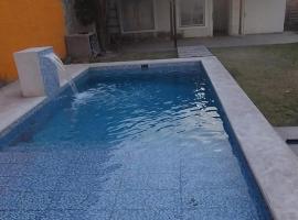 Finca El Algarrobo, confort y excelente ubicaci&oacute;n, hotel med pool i Santiago del Estero