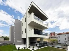 Beautiful Apartment In Split With Wifi