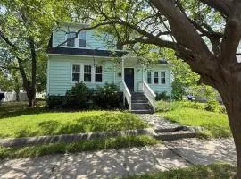 Cape Charles Cottage - just blocks from beach & downtown!