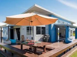 Ocean Blue, sunny beach home close to surf & shops