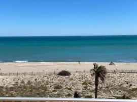 Appartement T3 Duplex 6 Pers. avec Wi-Fi et Parking - Vue Mer à Le Barcarès - FR-1-81-638, ξενοδοχείο σε Le Barcarès