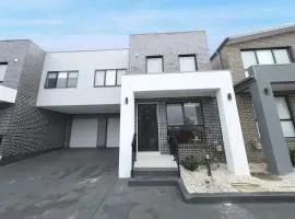 Modern 4 Bedroom House in Box Hill