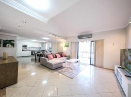 Two Level 3 Bedroom Penthouse in Sydney Liverpool, hotel in Liverpool