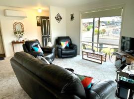 Owl House on the Corner, hotel in Kingscote