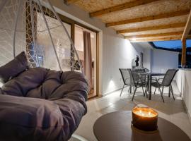 Grgurić Apartments, hotel em Rab