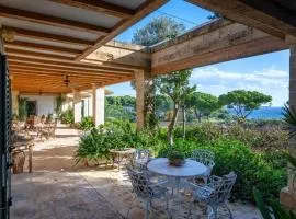 Seaside Villa With Pool In Taranto