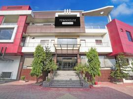 Super Townhouse Lalghati Near Airport, hotel v destinaci Bhópál