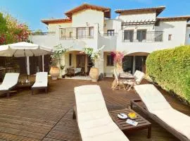 Aphrodite Hills 3 Bedroom with BBQ, Patio & View