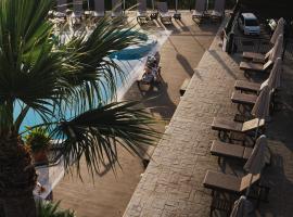 Gerakas Belvedere Hotel & Spa, hotel com piscinas em Vasilikos