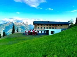 GLOCKNERALM - Exklusiv erreichbar mit Skilift