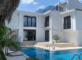 Cloud Nine by Alara - Luxury Private Pool and Garden Villa