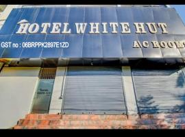 Hotel White Hut, hotel v destinaci Bahādurgarh