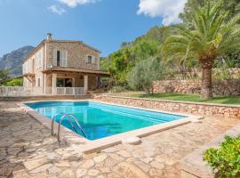 Hall of The Mountain Pool - Bunyola, Hotel in Bunyola