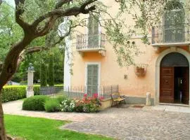 Apartment in historic villa with pool and Tennis