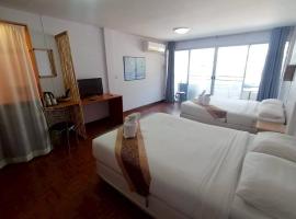 Beachfront Hotel Cha Am, guest house in Cha Am