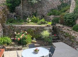 Maison cosy en plein centre ville, ξενοδοχείο σε Semur-en-Auxois
