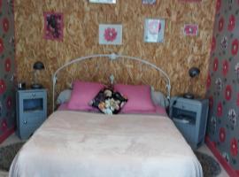 Chambre agréable au fond du jardin, δωμάτιο σε οικογενειακή κατοικία σε Sancoins