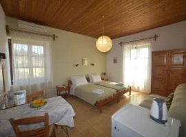 Evanthia Toroz Rooms & Studios