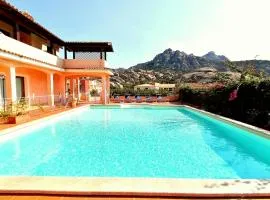 Porto Cervo Sleeps 6 - Pool, Parking & WiFi - by Coral Property
