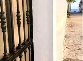 منزل أرضي حوالي 30متر من البحر