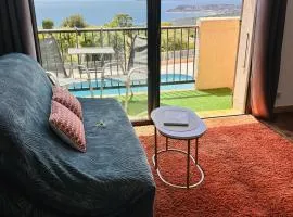STUDIO POOL HOUSE MDT 2 ETOILES VUE MER PANORAMIQUE AMAZING SEA VIEW WIFI LINGE LINEN INCLUT AIRCONDITIOn