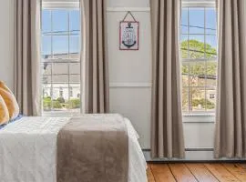 Sunny Historic 3 BR Townhouse in Downtown Mystic