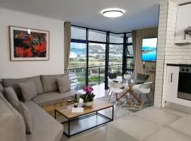 Beach Apartment with magical Mountain and Sea views