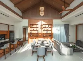 V186 Quiet Glamour Oasis 4BR Poolside Sanctuary