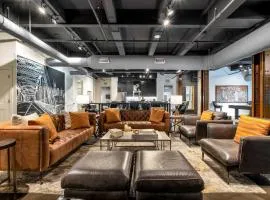 Modern Suite 6BR by Maddox Hotel