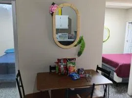 10 minutos de Plaza Miraflores Casa Completa de 2 habitaciones con garaje