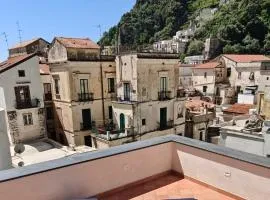 "Casa laurus" house with large terrace in the center of Amalfi