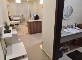 Spacious studio in New Souq Haraj, Doha, Hotel in Doha