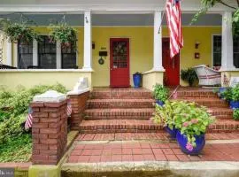 Historic Row Home 1 Block from Gate 1 at USNA