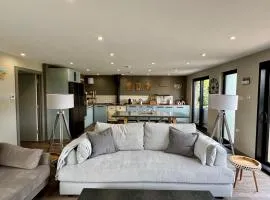 Uno Moor Side - Luxury self catering accommodation - Parking