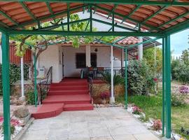 Private house near Amarynthos, Evia, Greece, hotell sihtkohas Amarinthos