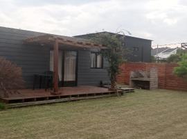 PUNTA NEGRA DISFRUTABLE TODO EL AÑO!, hotel in Punta Colorada
